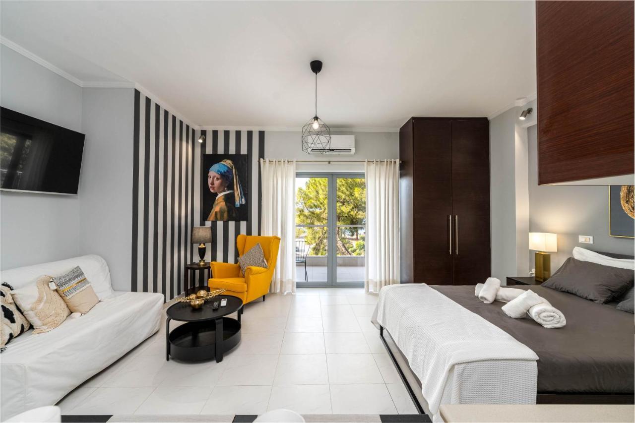 Byron Luxury Apartments Aigio Extérieur photo