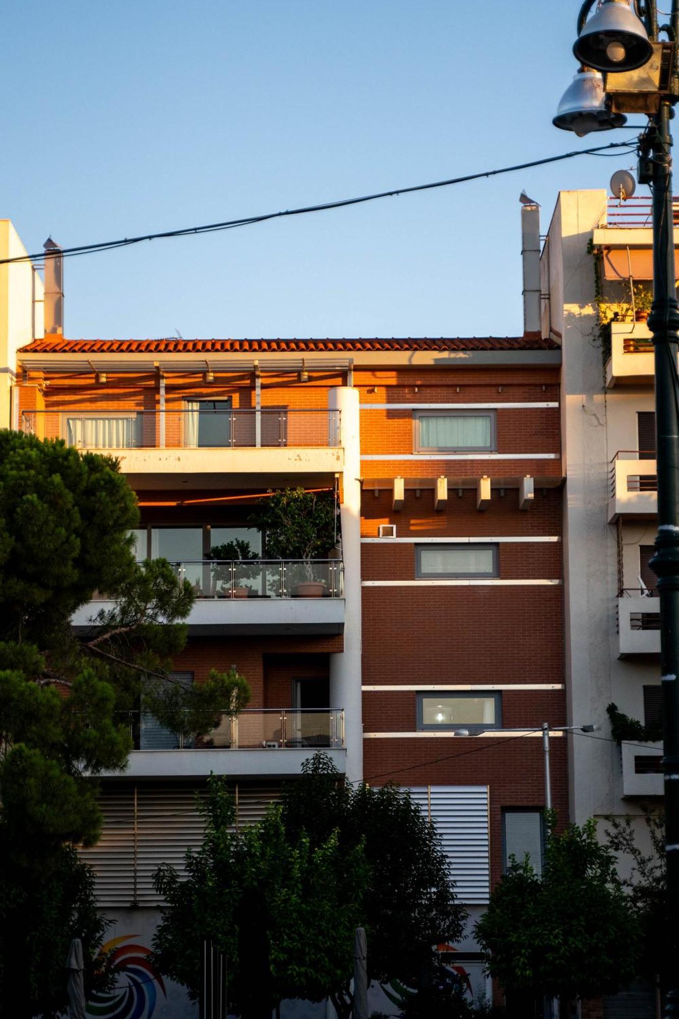 Byron Luxury Apartments Aigio Extérieur photo