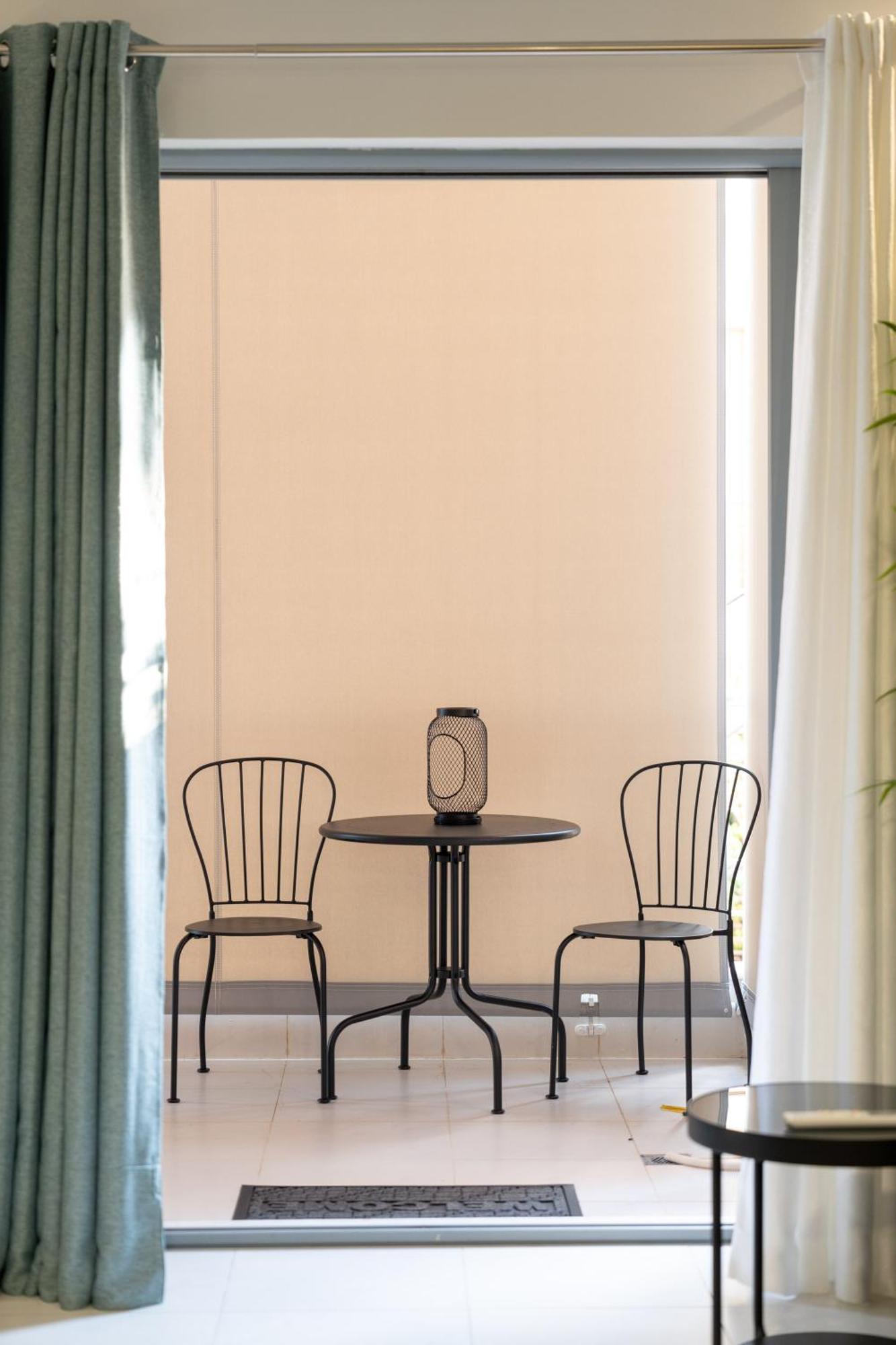 Byron Luxury Apartments Aigio Chambre photo