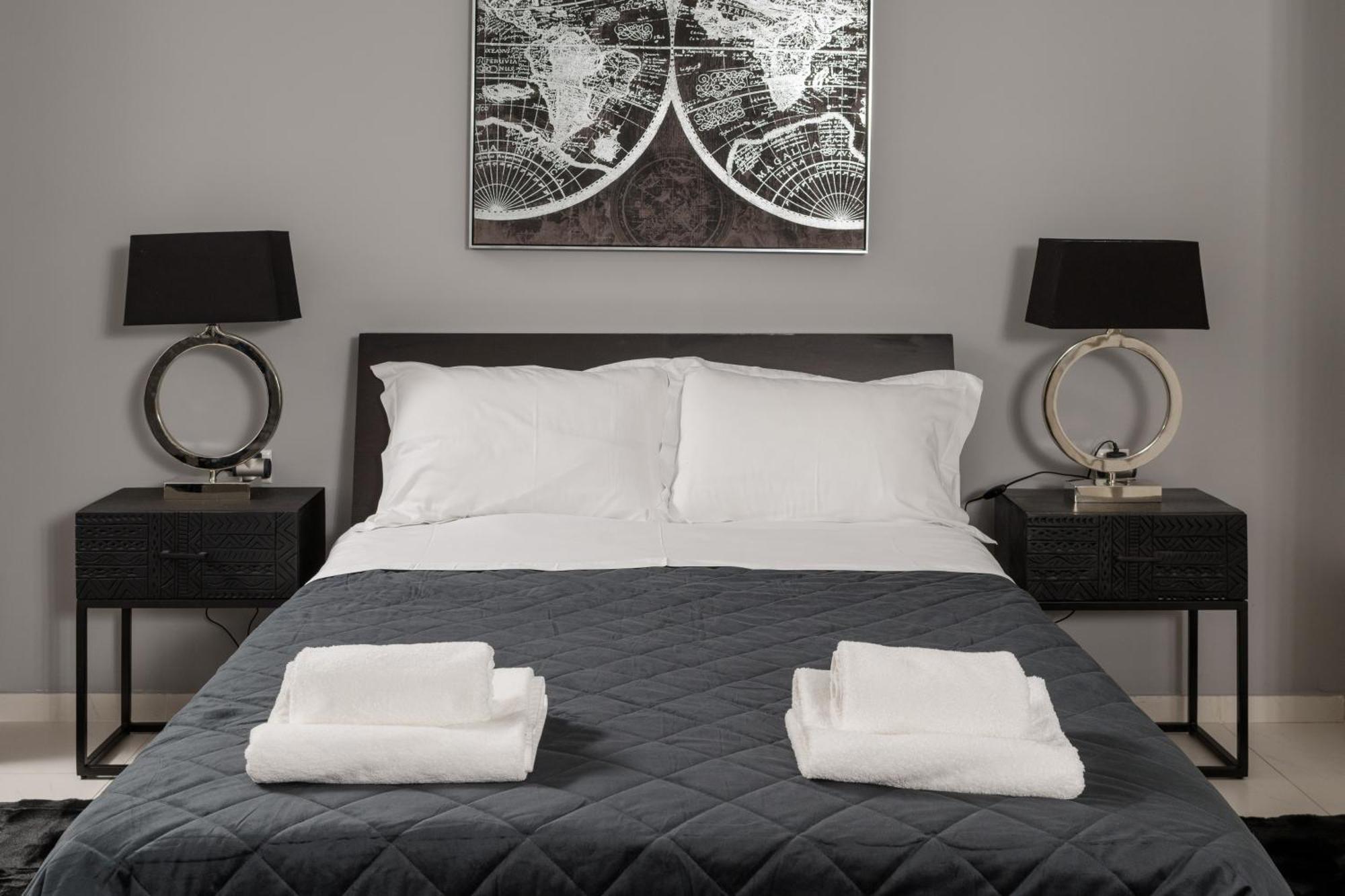 Byron Luxury Apartments Aigio Extérieur photo